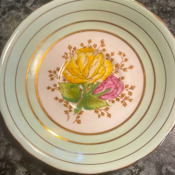 Victoria C & E Bone China England‎ Hand Painted Tea Cup & Saucer - Picture 5 of 7